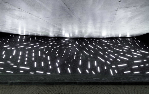 Installazione luminosa di Matthias Oostrik ad Assen