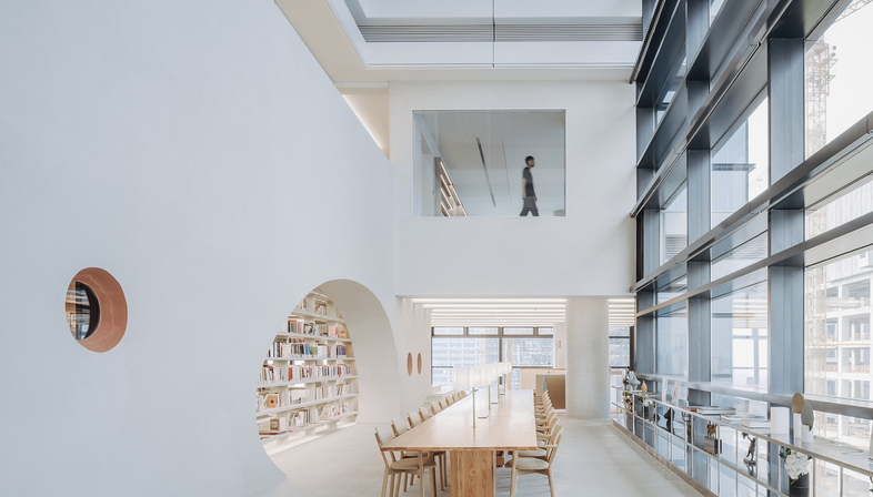 The Satori Harbor Library, una biblioteca di Wutopia Lab a Guangzhou