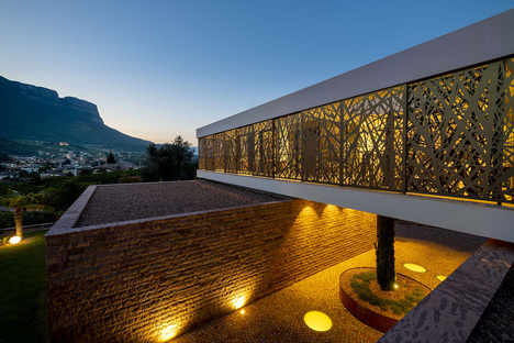 La Casa P2 di monovolume architecture+design come parte integrante del paesaggio