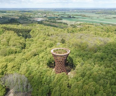 Forest Tower di Studio EFFEKT per riconnettersi con la natura