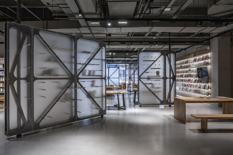 LUO Studio realizza il Mumokuteki Concept Bookstore a Beijing