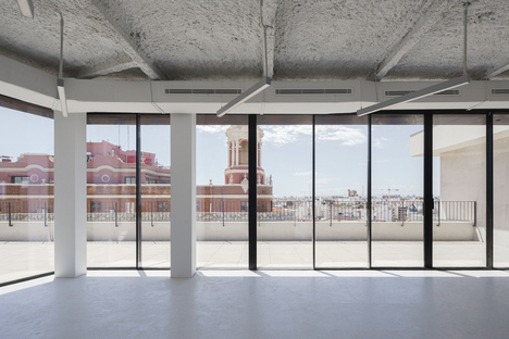 Miriam Castells Studio ristruttura la sede della banca BBVA a Valencia