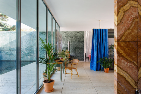 Never Demolish, un intervento al Mies van der Rohe Pavilion di Barcellona