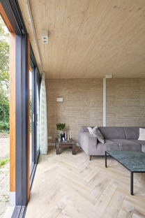Una casa in legno di derksen|windt architecten