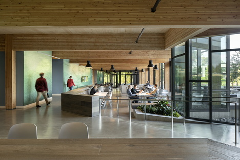 Edificio per uffici sostenibile di Hacker Architects