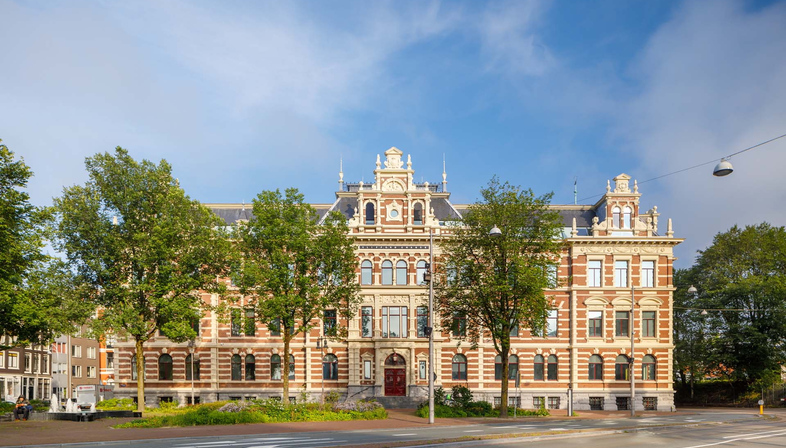 Una fusione perfetta tra passato e presente, edificio Droogbak a Amsterdam
