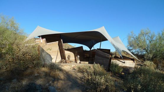 Brittlebush. Shelter sperimentale nel deserto.