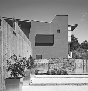 Armonia architettonica: Berkeley Courtyard House, WA Design Inc.