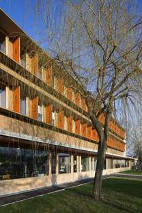 Scuola rinnovata: più sostenibile e anche più bella. Lem+ architectes.