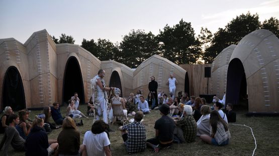 Architettura e performance. The Velvet State di SJHworks per il festival di Roskilde.