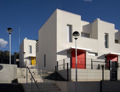 52 Social Housing Building in Catalonia di Aguilera Guerrero Arquitectos.