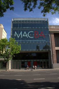 Il museo come valore urbano aggiunto. Primo anniversario del MACBA, Buenos Aires.
