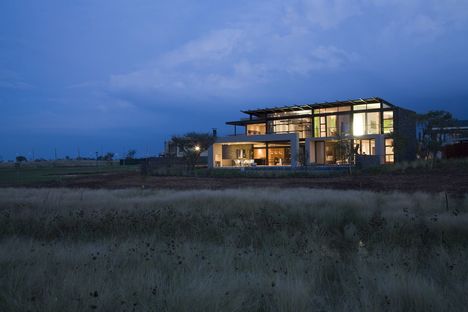 House Serengeti di Nico van der Meulen Architects.