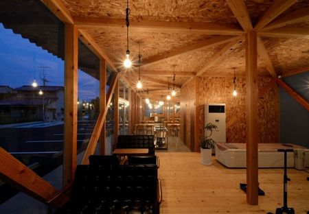 Uno spazio per tutti: Caffetteria a Ushimado di Niji Architects