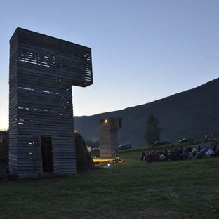 Land art, architettura e spettacolo: Klemet lo sciamano.