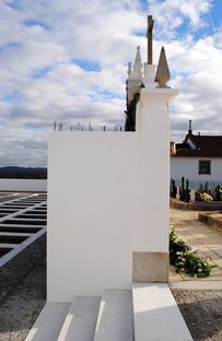Ampliamento di un cimitero di Raulino Silva Arquitecto