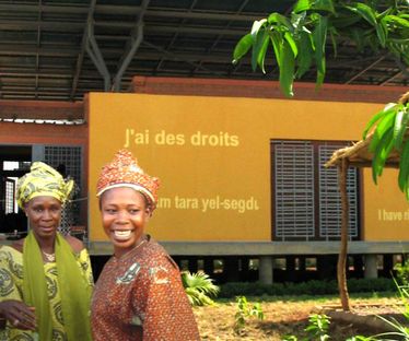 Architettura sostenibile di FAREStudio per le donne del Burkina Faso.