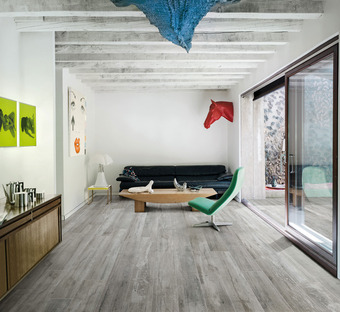 Nuovi ambienti domestici con le superfici Ariostea effetto legno