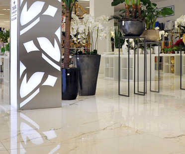 Pavimenti in gres porcellanato effetto marmo FMG per centri commerciali
