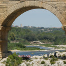 Il fratello minore del Pont du Gard è un ponte in tubi di cartone di Shigeru Ban
