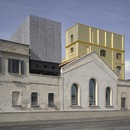 La ristrutturazione di una distilleria diventa la Fondazione Prada a Milano di OMA Rem Koolhaas
