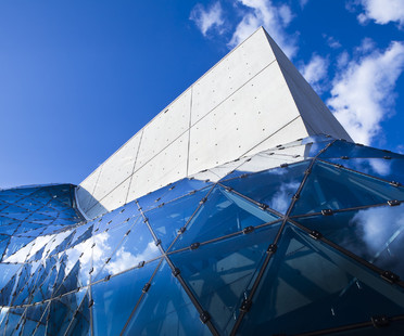 Cemento e bolla di vetro e acciaio per il Museo Dalì di St. Petersburg in Florida di HOK 