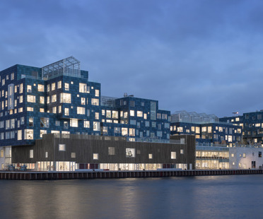 L’International School di Copenhagen dalla facciata in pannelli solari di C.F. Møller Architects