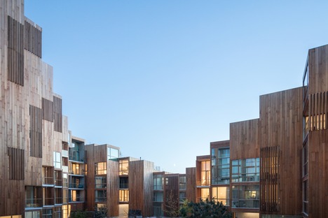 Appartamenti rivestiti in legno di cedro a Gärdet-Stoccolma per il 79&Parck di BIG