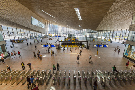 Vetro, alluminio, cemento e legno per la Centraal Station di Rotterdam