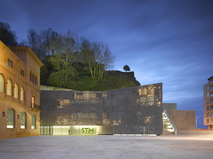 La facciata di alluminio fuso per il museo di Nieto e Sobejano a San Sebastian