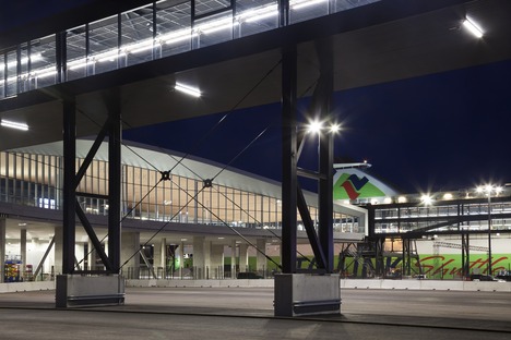 West terminal station in acciaio e cemento di PES architects a Helsinki