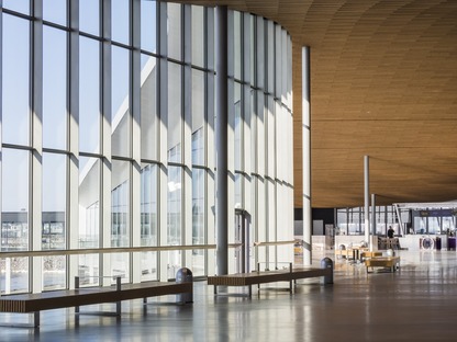 West terminal station in acciaio e cemento di PES architects a Helsinki