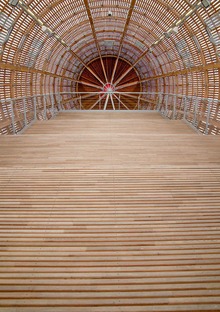 Auditorium in legno, acciaio e plexiglass Gulliver a Praga
