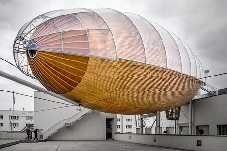 Auditorium in legno, acciaio e plexiglass Gulliver a Praga