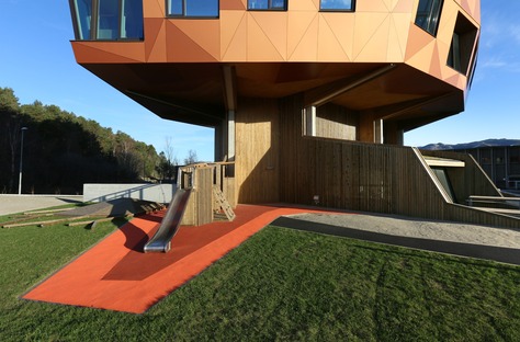 Torri in cemento, legno e alluminio di Helen & Hard Architects