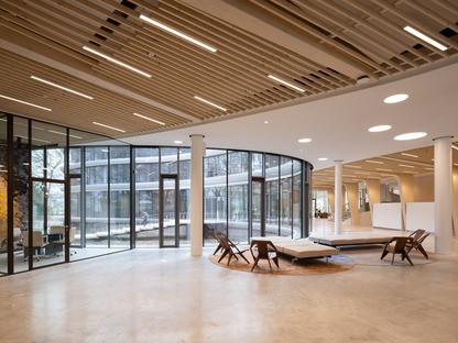Struttura di legno smontabile per la Triodos Bank di Rau Architects