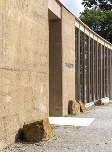 Cemento stratificato e legno per lo Yorkshire Sculpture Park di Feilden Fowles Architects