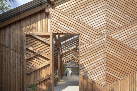 Waterloo City Farm, un progetto di Feilden Fowles in legno e lamiera
