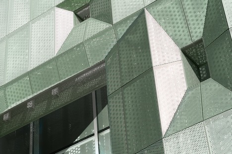Facciata a doppio strato di alluminio microforato per la Casa verde di LDA.iMDA