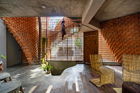 La Pirouette house in mattoni di Wallmakers architects