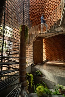 La Pirouette house in mattoni di Wallmakers architects