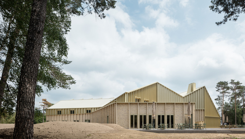 Il Park Pavilion in legno e mattoni di Monadnock & De Zwarte Hond