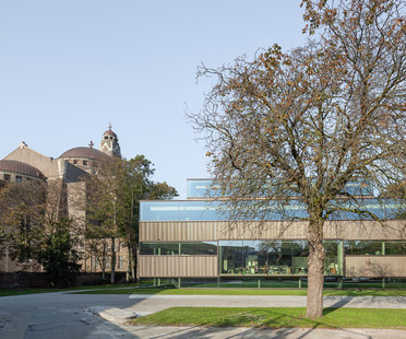 Scuola d’arte in cemento ad Anversa dell’Atelier Kempe Thill